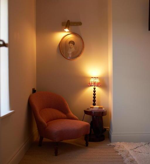 غرفة قياسية, The Bell & Crown