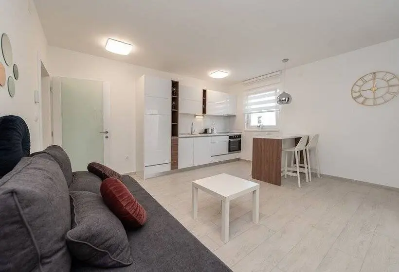2ベッドルームのスーペリアアパートメント, Apartments & Rooms Pool Villas Maris B