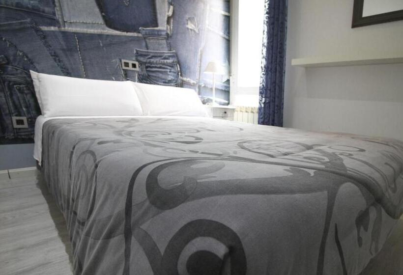 اتاق استاندارد, Hostal Foster