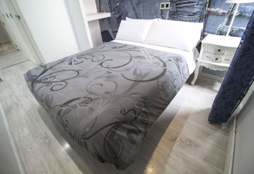 اتاق استاندارد, Hostal Foster