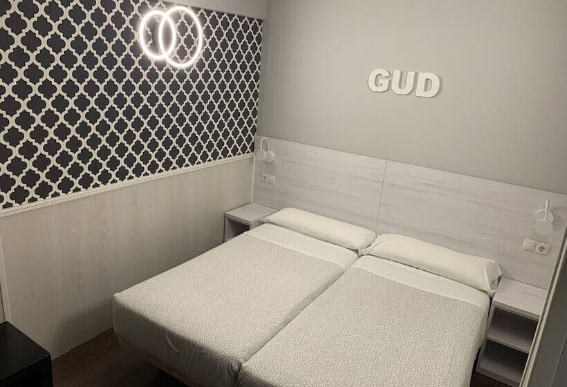 スタンダードルーム, Hostal Gud Salamanca