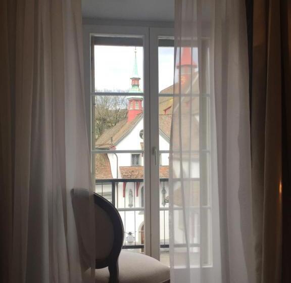 اتاق لوکس, Schlüssel