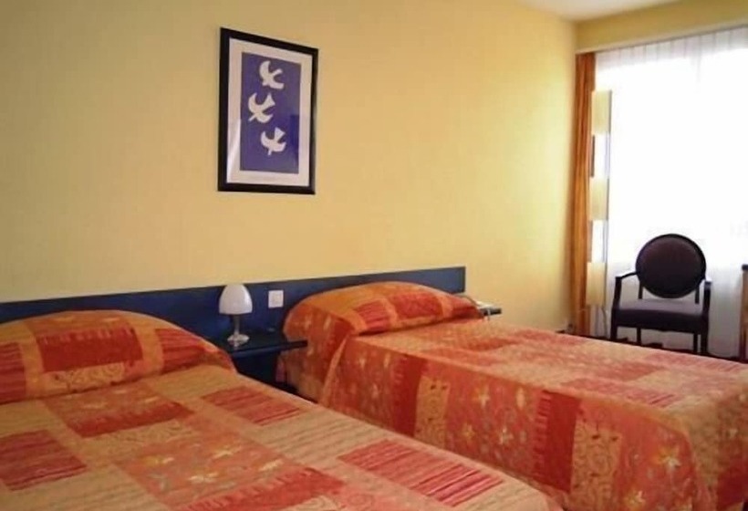 اتاق سوپریور, Comedie