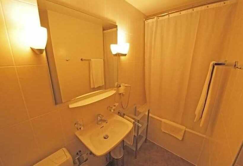 اتاق استاندارد, Comedie