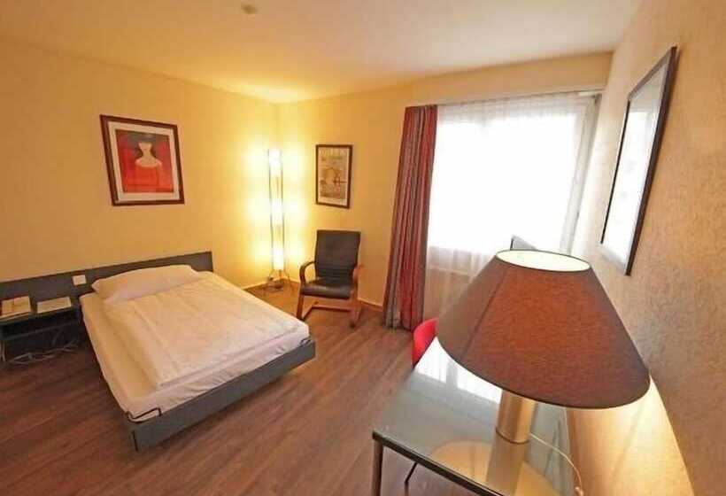 اتاق استاندارد, Comedie