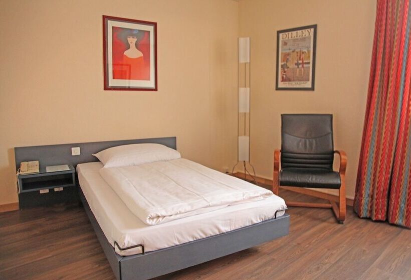 اتاق استاندارد, Comedie