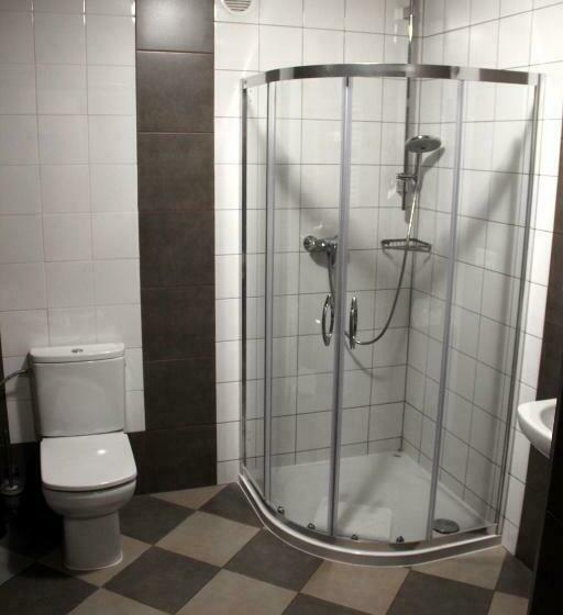 اتاق استاندارد سه نفره, Dom Gości Opactwa Benedyktynów