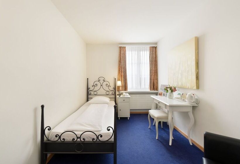 اتاق استاندارد یک نفره, Hirschen