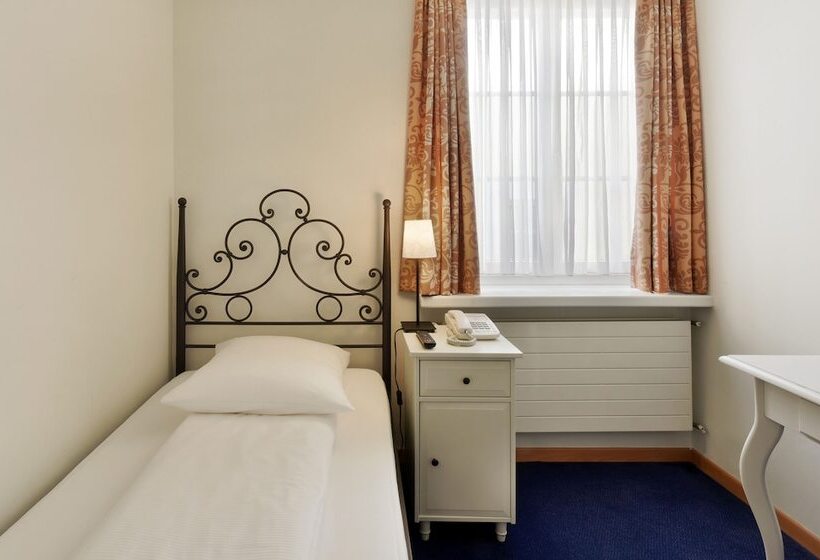 اتاق استاندارد یک نفره, Hirschen