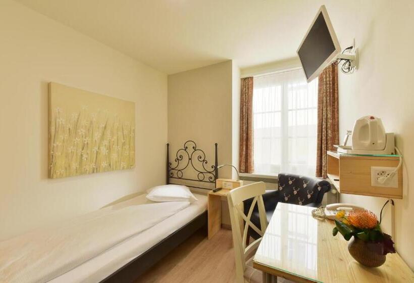 اتاق استاندارد یک نفره, Hirschen