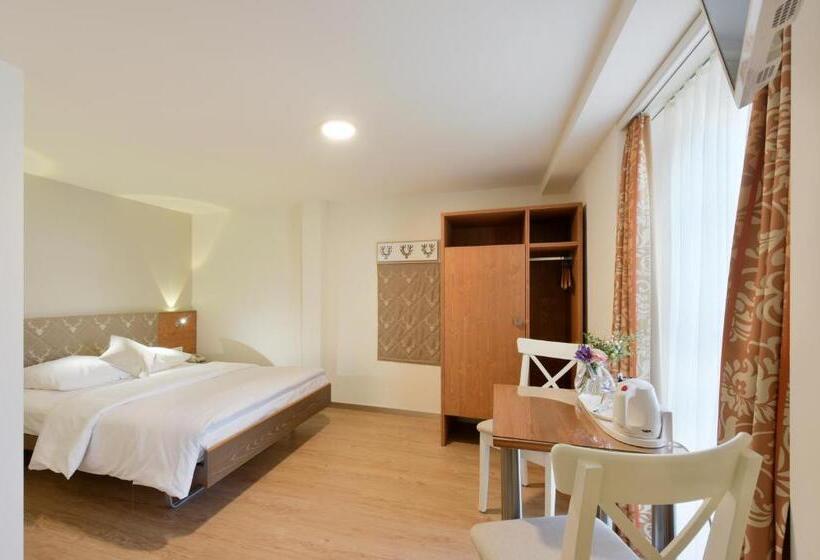 اتاق عادی با تخت دوبل, Hirschen