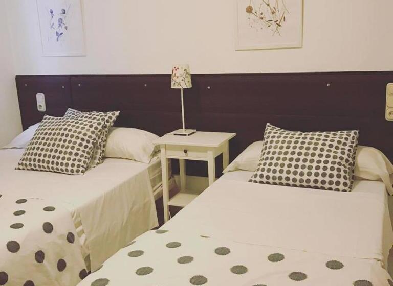 Номер Стандарт, Hostal Berlin