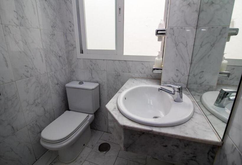 Номер Стандарт Трехместный, Hostal Berlin