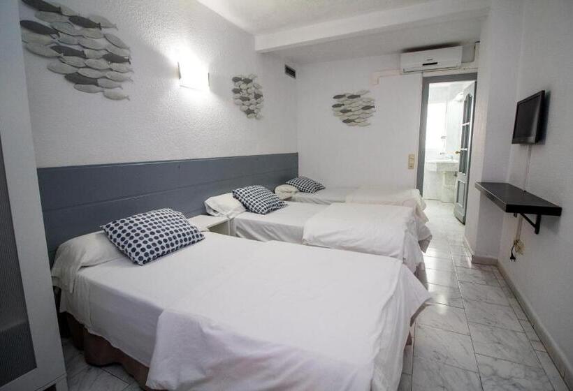 Номер Стандарт Трехместный, Hostal Berlin