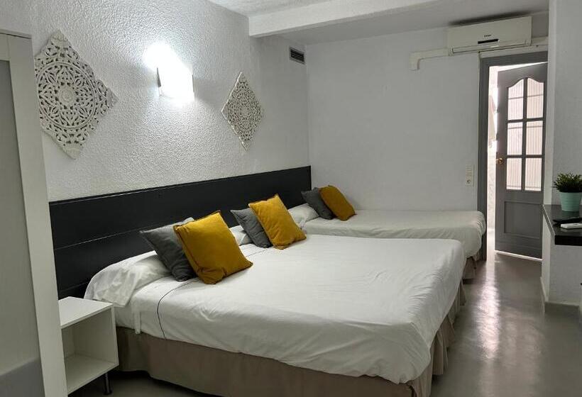 Номер Стандарт Трехместный, Hostal Berlin