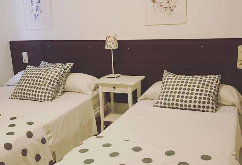 スタンダードトリプルルーム, Hostal Berlin