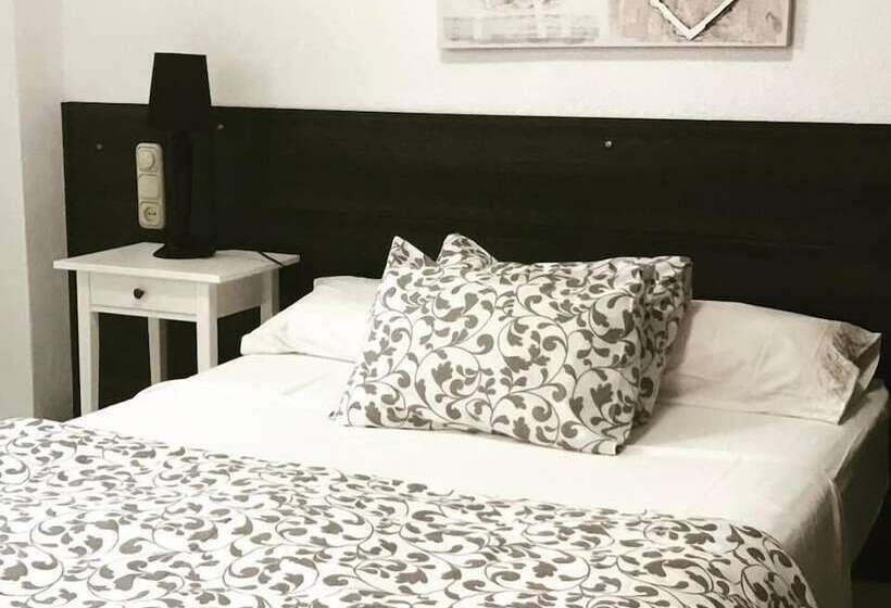 Номер Стандарт Трехместный, Hostal Berlin