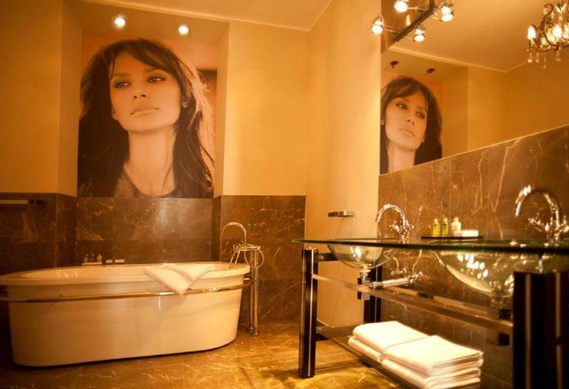 اتاق لوکس, Kolegiacki