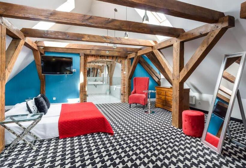 اتاق لوکس, Kolegiacki