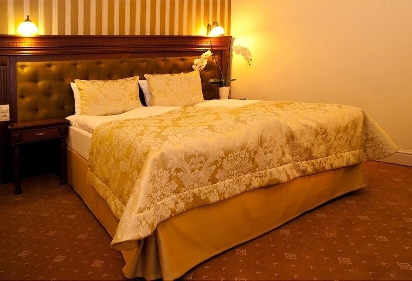 Classic Interior Room, Kolegiacki