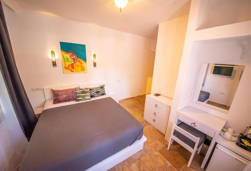 Номер Стандарт с Балконом, Murat Pasha Mansion