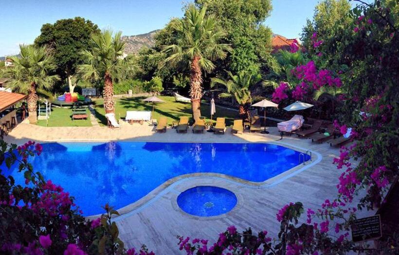 Номер Стандарт Вид на Бассейн, Murat Pasha Mansion