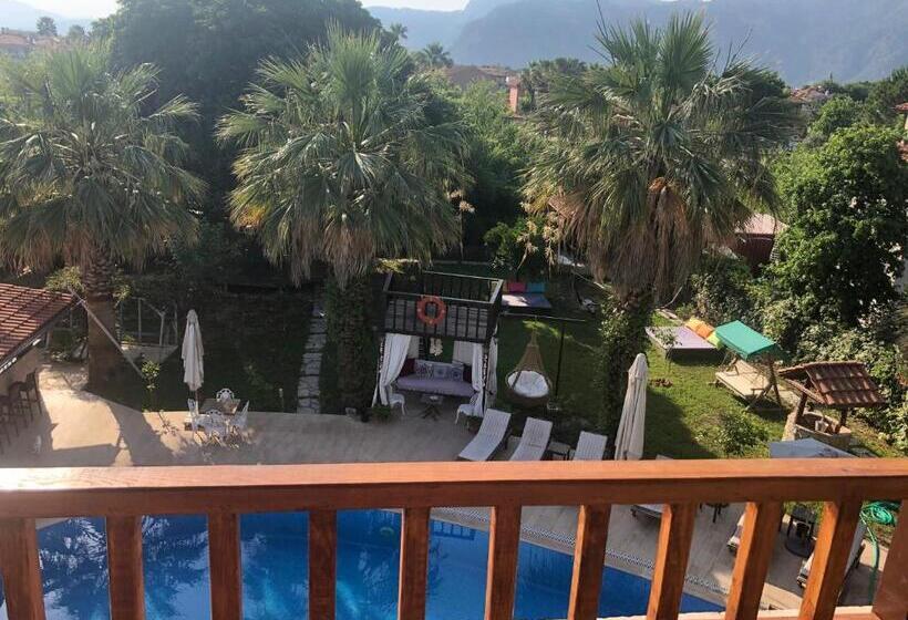 Номер Стандарт Вид на Бассейн, Murat Pasha Mansion