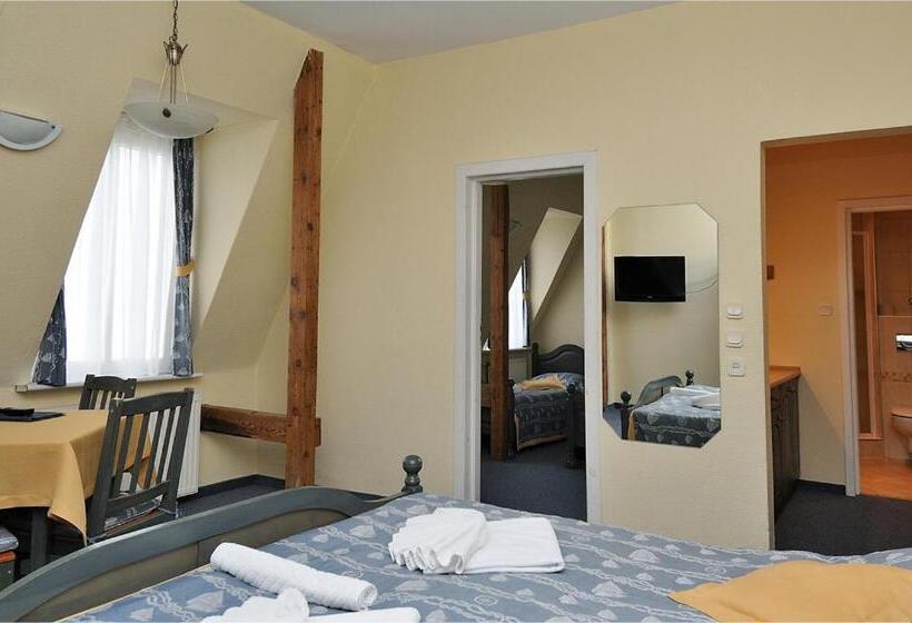 غرفة عائلية, Villa Nautilus