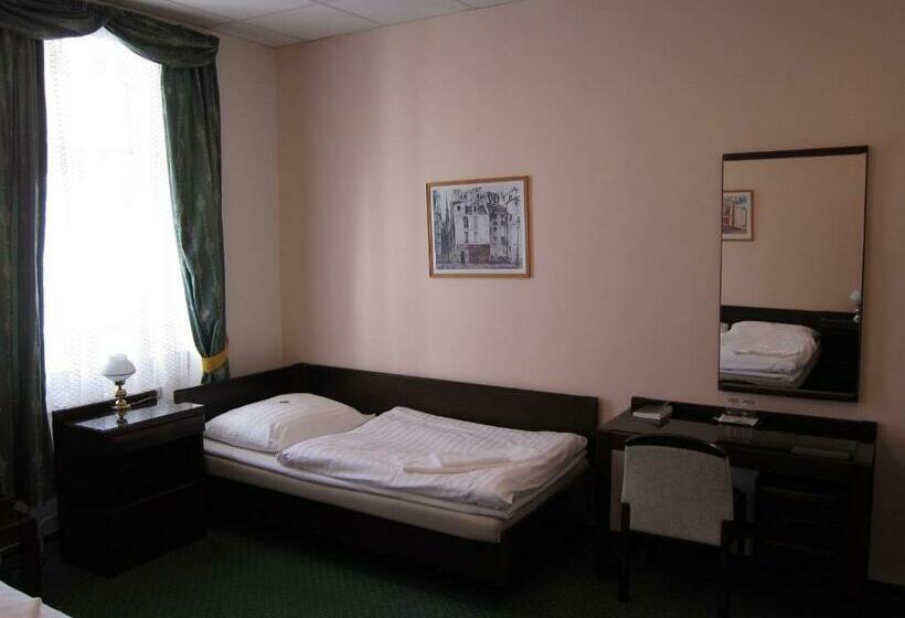 اتاق استاندارد سه نفره, Omega Brno