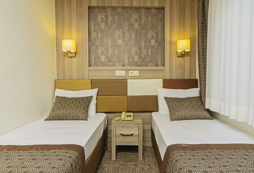 Chambre Standard, Pera Arya