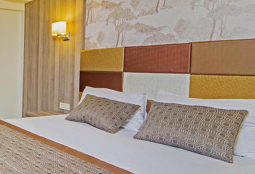 Chambre Triple Standard, Pera Arya