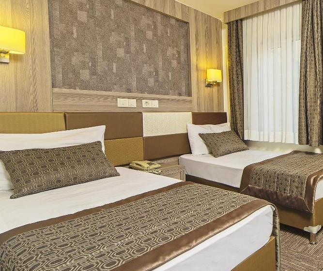 Chambre Triple Standard, Pera Arya