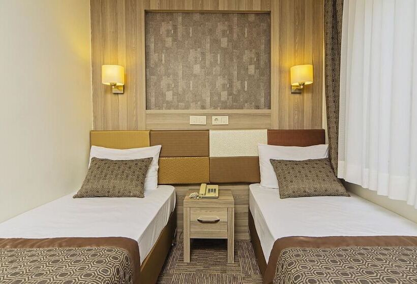 Chambre Standard, Pera Arya