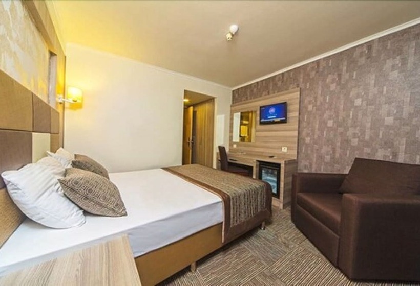 Chambre Triple Standard, Pera Arya