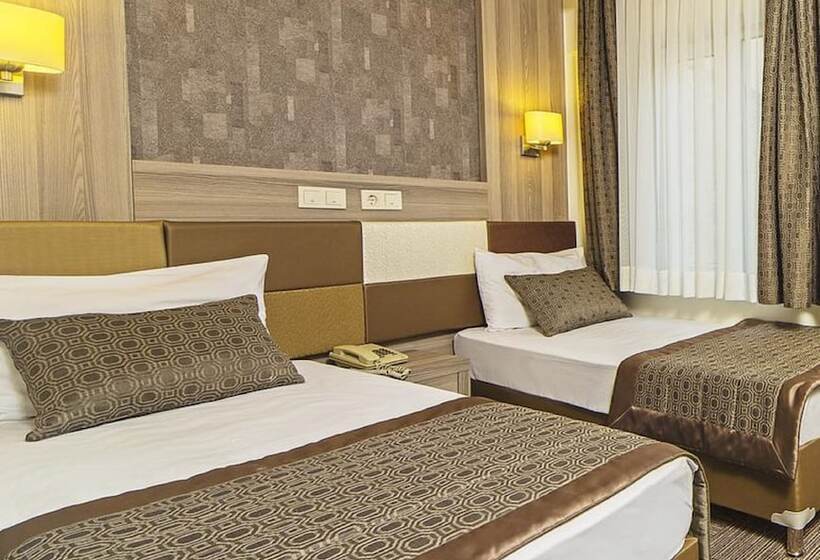 Chambre Triple Standard, Pera Arya