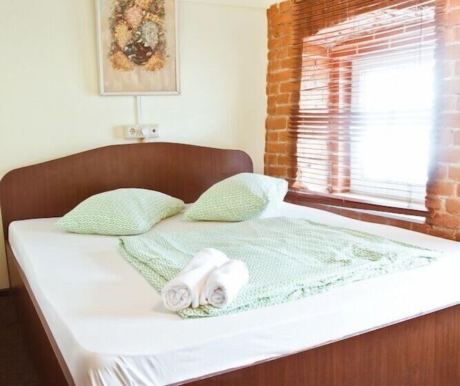 اتاق استاندارد, Post