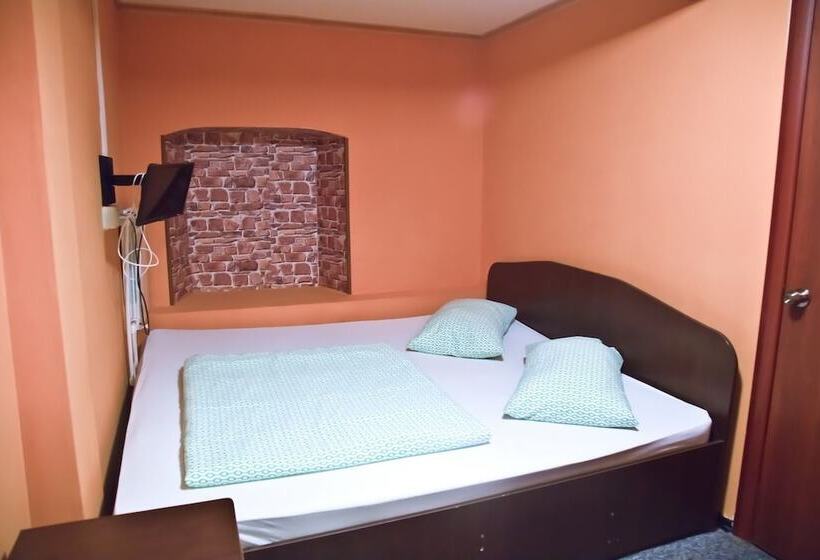 اتاق اکونومی, Post