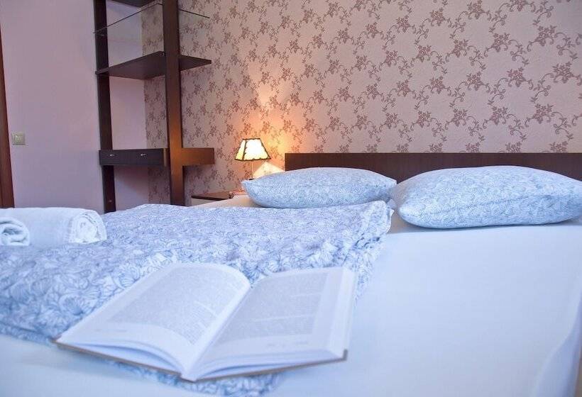 اتاق اکونومی, Post