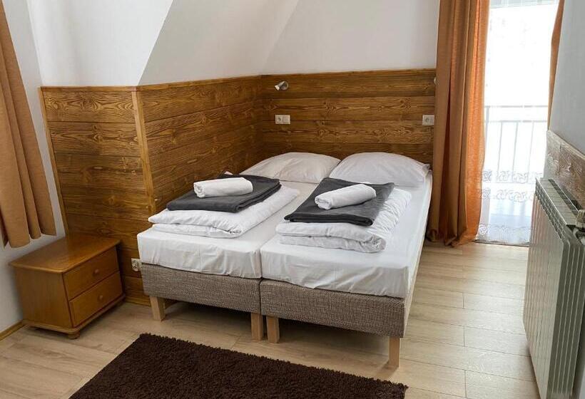 Quarto Estandar, Rusałka