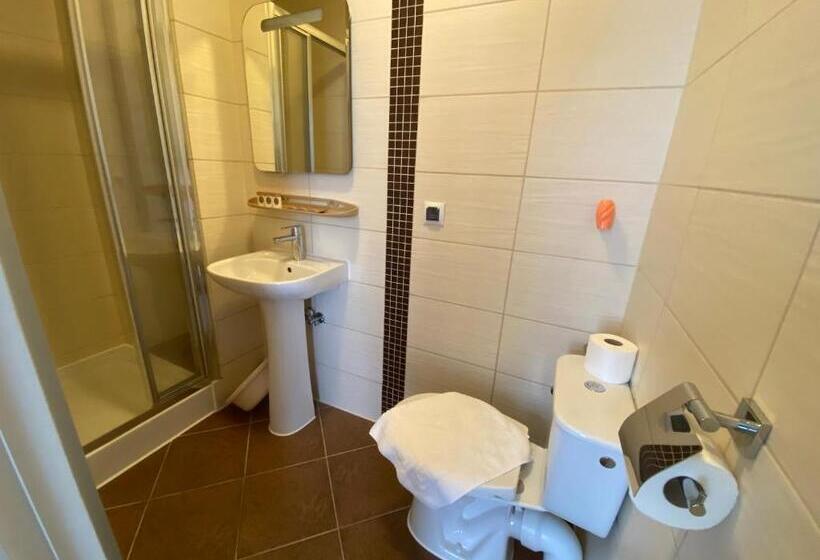 标准三人间, Rusałka