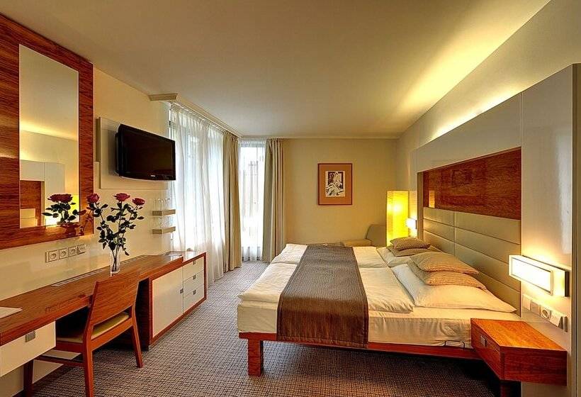 Классический Номер, St. Joseph Royal Regent