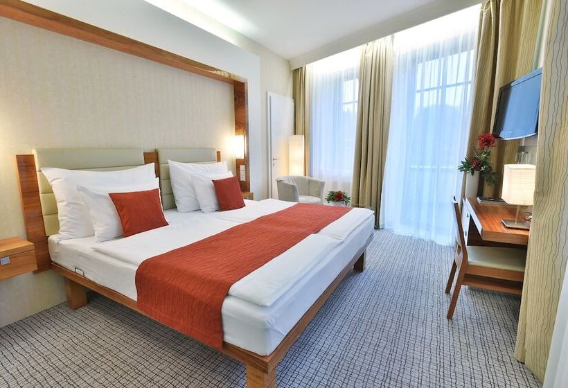 Классический Номер, St. Joseph Royal Regent