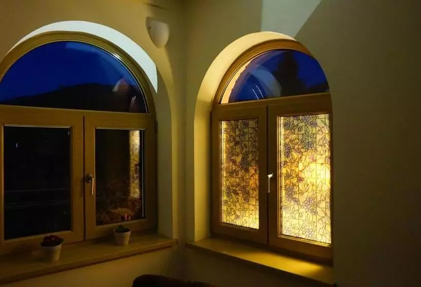سوییت, Vila Arizto