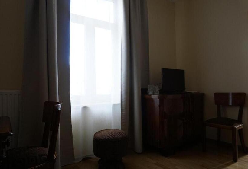 Quarto Estandar, Vila Arizto