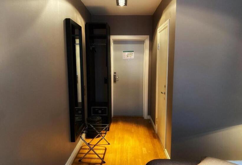 スタンダードルーム, Villan