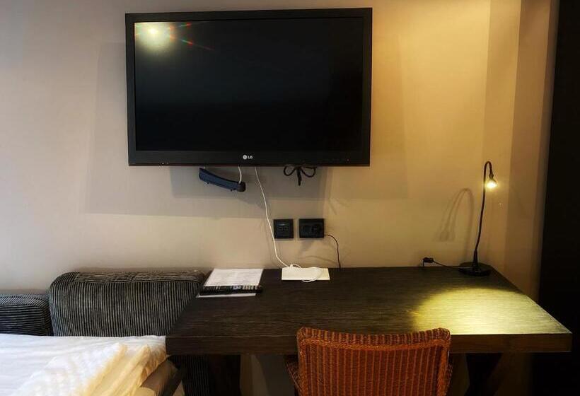 スーペリアファミリールーム, Villan