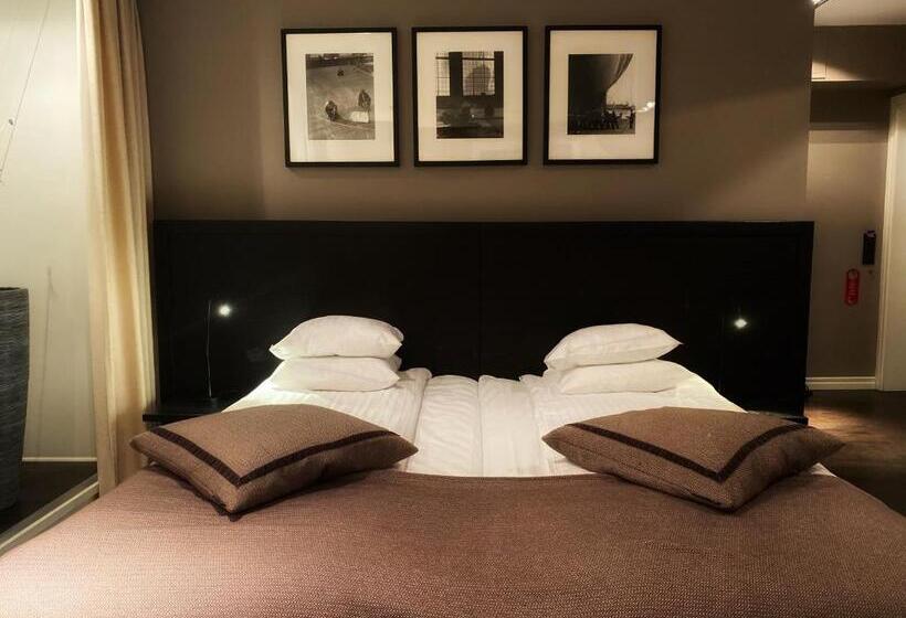 ジュニアスイート, Villan