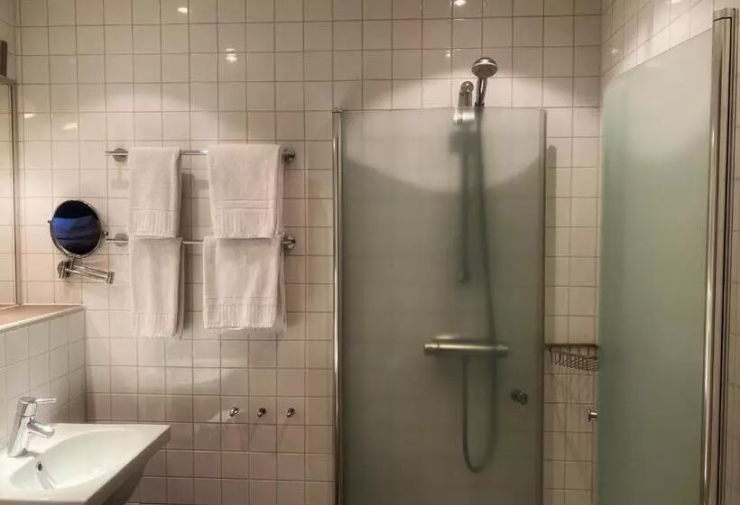 Standard Kolmen Hengen Huone, Villan