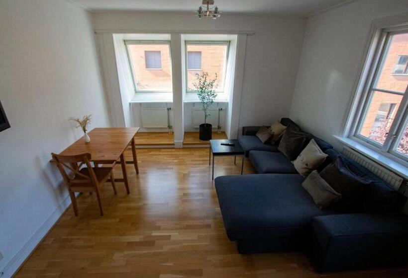 スタンダードスタジオ, Villan