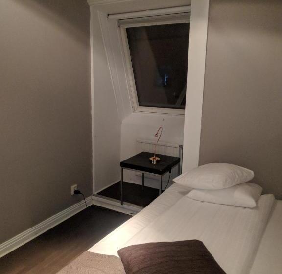 スタンダードスタジオ, Villan